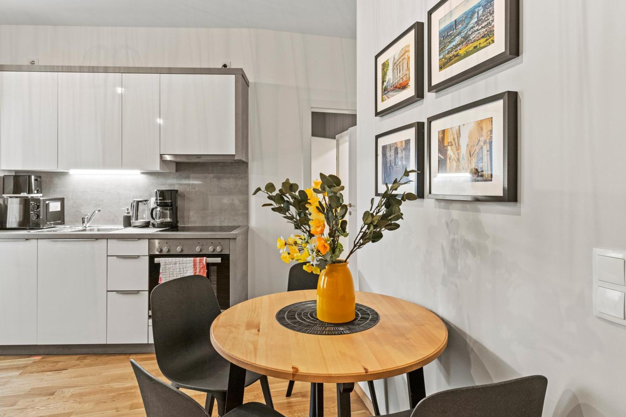 1 Min To Public Transport - 3 Min To Supermarket And Pharmacy - On-Site Parking For 19,90 Eur Wien Eksteriør bilde